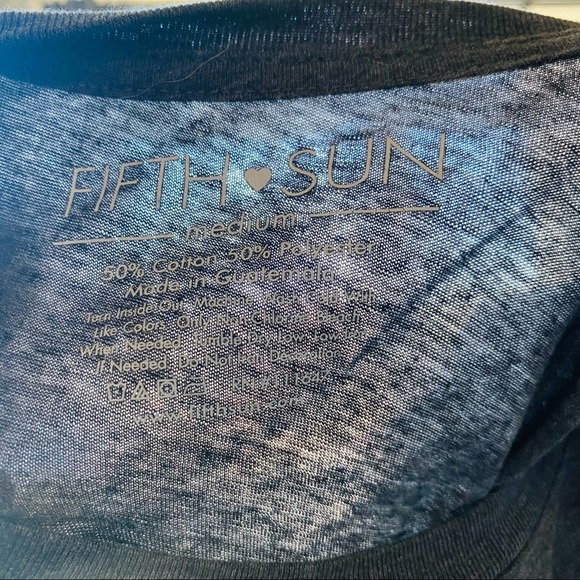 3/$20 NEW TARGET Fifth Sun Grey White Screen Printed Tee Shirt Crop Top M - Picture 7 of 7